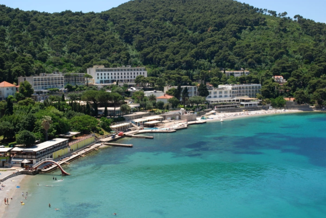 ZBOG PUCNJAVE U DUBROVNIKU UHIĆENA TROJICA MLAĐIH MU&Scaron;KARACA