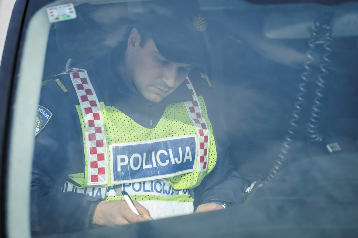 PIJAN ZA VOLANOM TERETNOG VOZILA ZARADIO KAZNU OD 2.640 EURA